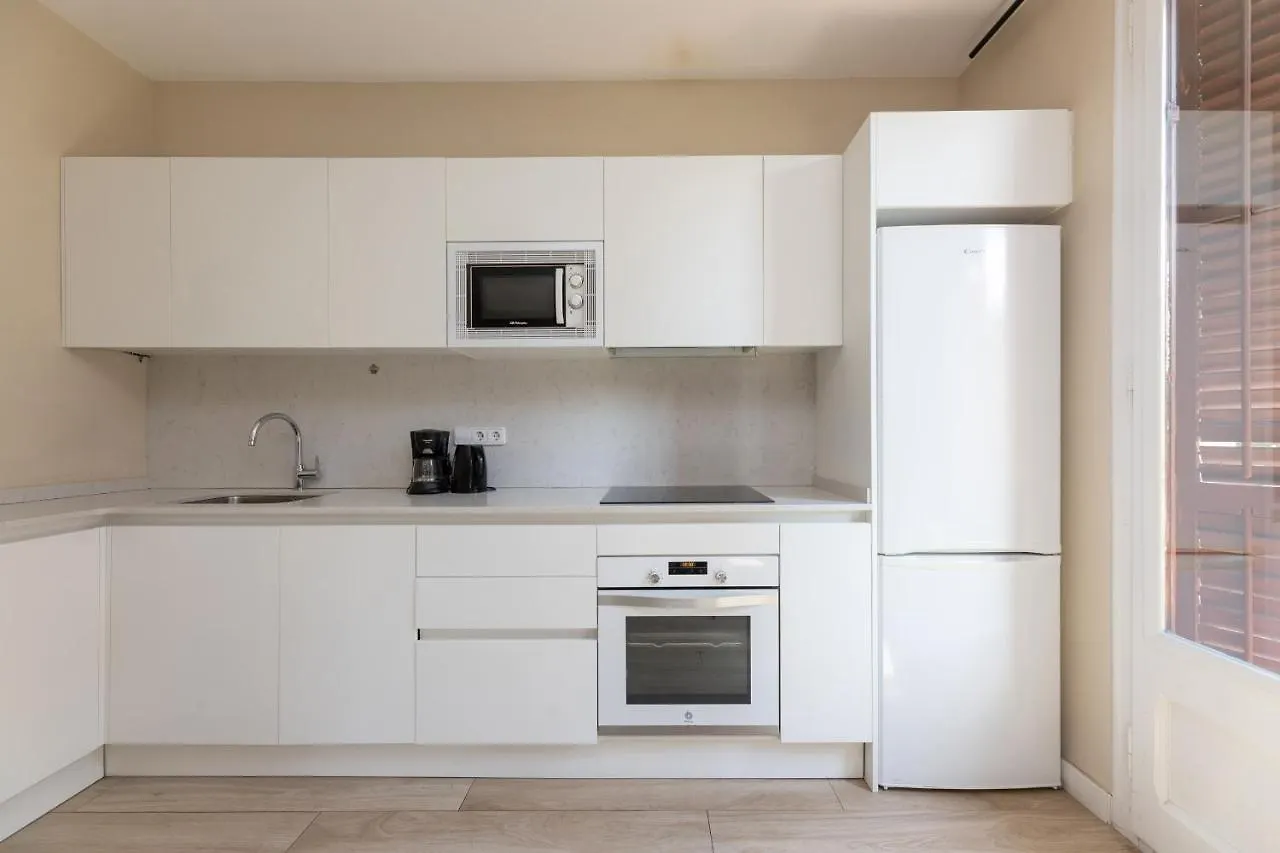 Aparteasy - Family 4-Bedroom Apartment 巴塞罗那 0*,  西班牙