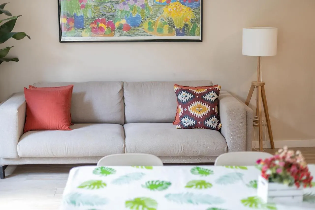 Aparteasy - Family 4-Bedroom Apartment バルセロナ